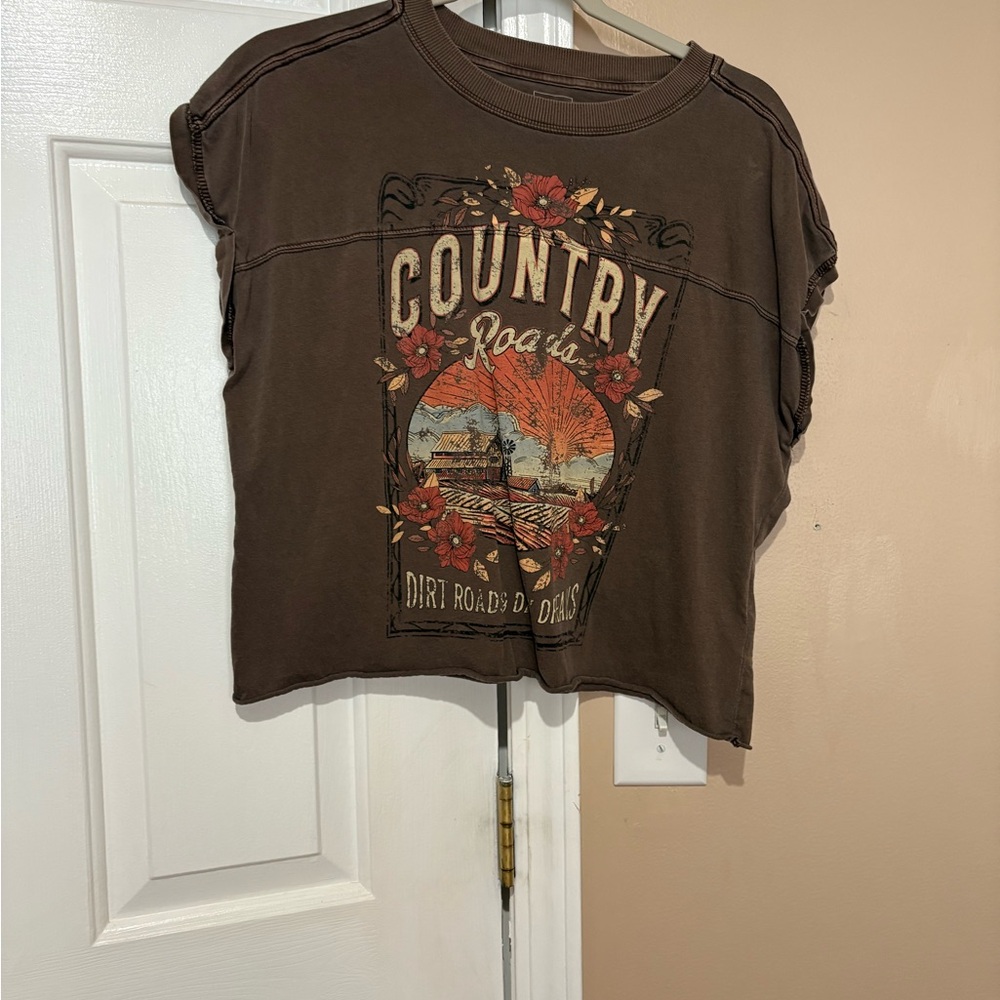 Vintage-Inspired Brown 'Country Roads' Graphic Crop Tee